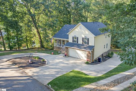 705 N Almond Drive active home in Poinsettia, Simpsonville, SC