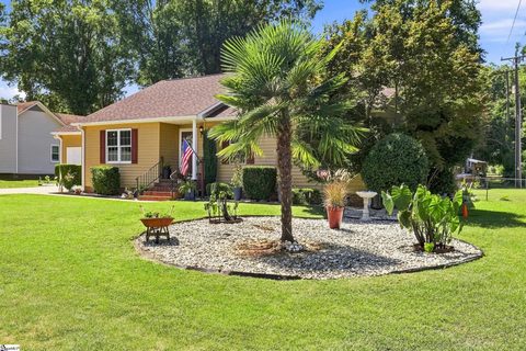 1009 Willow Run Road active home in Heritage Hills, Anderson, SC