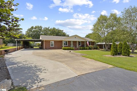 137 Northview Street active home in Northview Acres, Lyman, SC