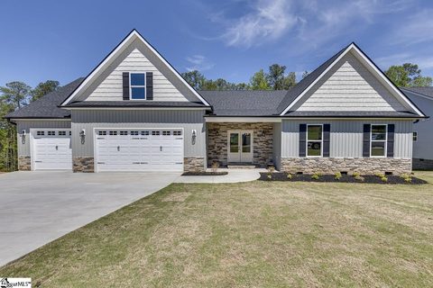 121 Hideaway Lane active home in Hinton Farms, Easley, SC