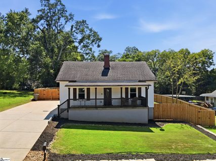 35 W 5Th Street active home in Woodside Mill, Greenville, SC