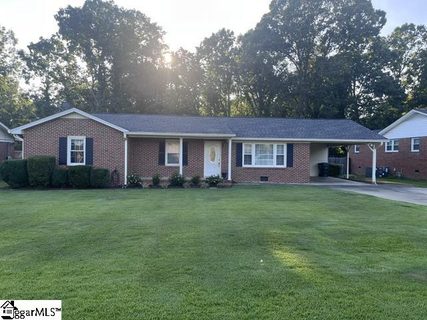 110 Avon Drive pending home in Avon Park, Taylors, SC
