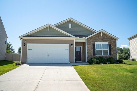 303 Splendid Place active home in Hartridge Manor, Simpsonville, SC