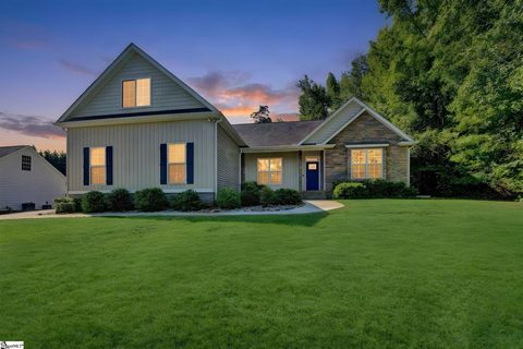 118 Upper Lake Drive active home in Montague Lakes, Easley, SC