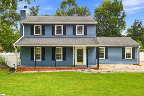 105 Jamestown Trail active home in The Colony, Easley, SC