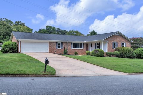 207 Donington Drive active home in Kingsgate, Greenville, SC