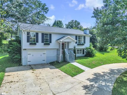 431 Maplewood Circle active home in Maplewood, Greer, SC