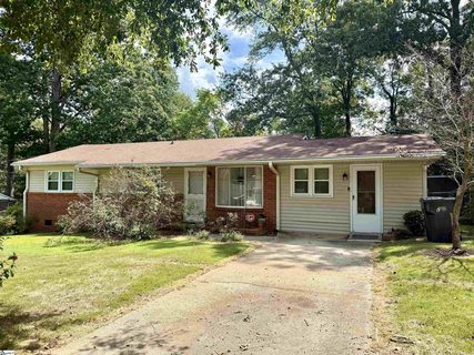 225 W Castle Drive pending home in Pine Hill Village, Greenville, SC