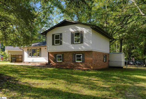 202 Vinewood Court active home in Westwood, Simpsonville, SC
