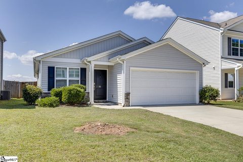 15 Chalet Court active home in Cottages At College Parke, Anderson, SC