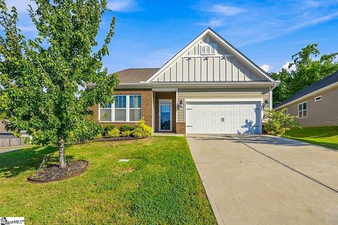516 Raleighwood Lane active home in Heritage Village, Simpsonville, SC