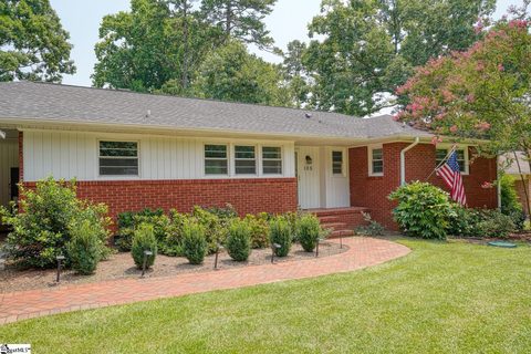 105 Guilford Place active home in Cedar Acres, Spartanburg, SC