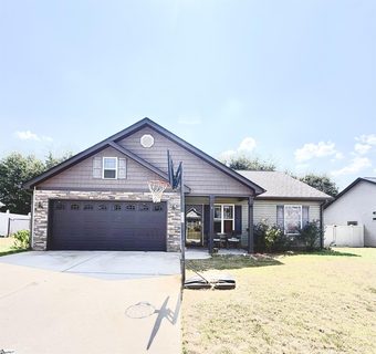 8 Robin Drive active home in Pheasant Ridge, Anderson, SC
