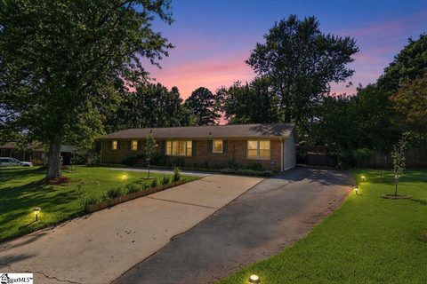 223 Ferndale Drive active home in Ferndale, Boiling Springs, SC