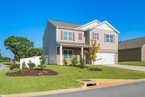 220 Slateford Circle active home in Dogwood Ridge, Piedmont, SC