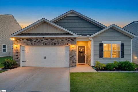 204 Fountain Oak Lane active home in Pearson Farms, Easley, SC