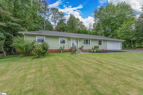 102 Ravensworth Road active home in Brook Glenn Gardens, Taylors, SC