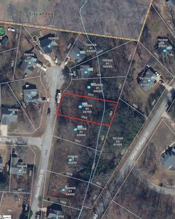 102 Stone Brook Court active lot in Meadow Farms, Taylors, SC