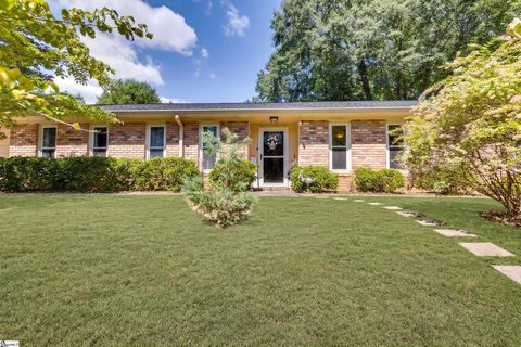 4 Kingsley Court active home in Knollwood Heights, Mauldin, SC