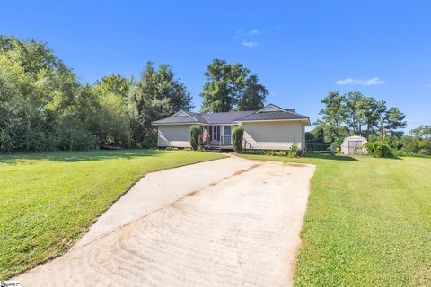 306 Westchester Road pending home in Whispering Pines, Easley, SC