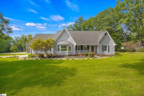 200 Wren Way active home in Fowler Fields, Simpsonville, SC