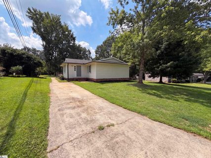 404 W Yellow Wood Drive active home in Westwood, Simpsonville, SC
