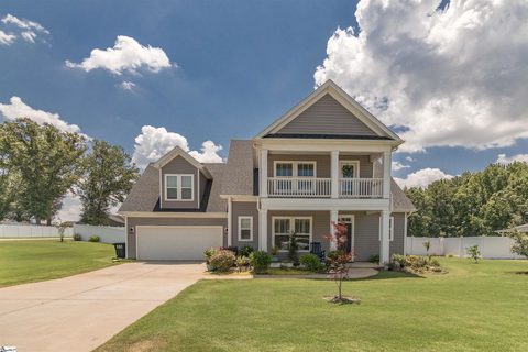 701 Oak Hill Lane active home in Breckenridge, Belton, SC