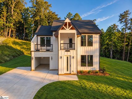152 Boxwood Lane active home in Oak Forest, Easley, SC