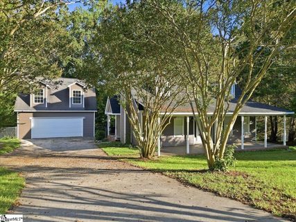 301 Mountain View Court active home in Palmetto Acres, Greenville, SC