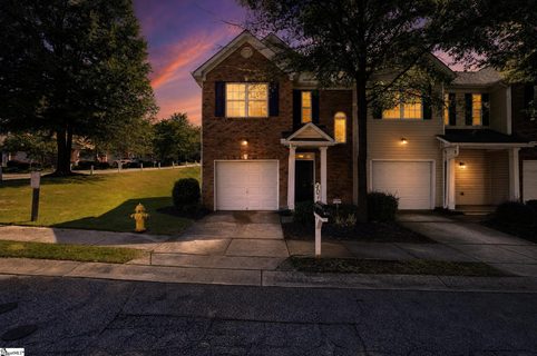 401 Woodbark Court active home in Crescentwood Village, Mauldin, SC