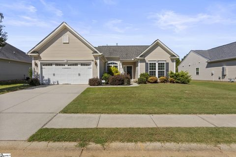 567 Shoreline Boulevard active home in Glen Lake, Boiling Springs, SC