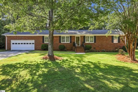 105 Vicksburg Court active home in Powderhorn, Simpsonville, SC