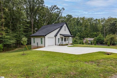 101 Plum Court active home in Chickasaw Point, Westminster, SC