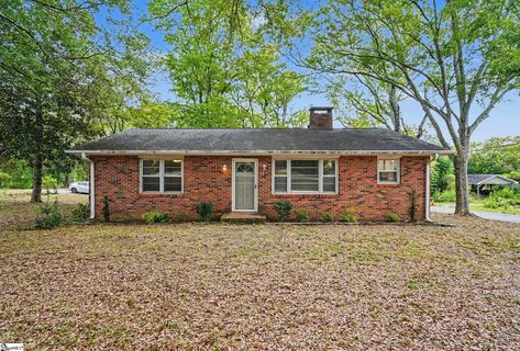 2 Ayersdale Drive active home in Pinewood Estate, Taylors, SC