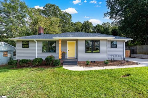 22 Gurley Avenue active home in Pickwick Heights, Greenville, SC