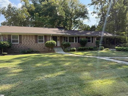 307 Spruce Street active home in College View, Clinton, SC