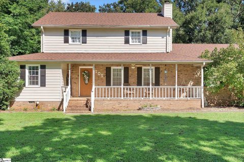 105 Sunset Court active home in Brushy Creek Estates, Easley, SC
