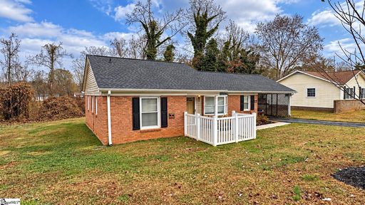 136 Raintree Drive active home in Summerhill, Spartanburg, SC