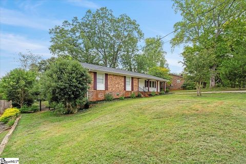16 Starsdale Circle active home in Starsdale Manor, Greenville, SC