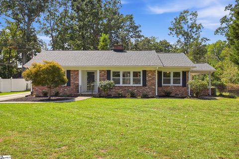 318 Elizabeth Drive active home in Cherokee Forest, Greenville, SC