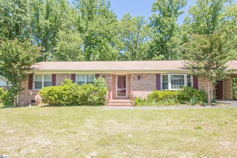 631 Pine Hill Drive active home in Springfield, Boiling Springs, SC