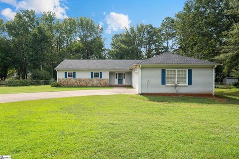 205 Harness Trail active home in Heritage Lakes, Simpsonville, SC
