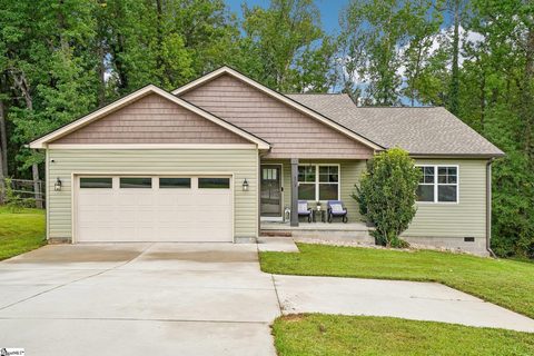 101 Boxwood Lane active home in King Acres, Greer, SC