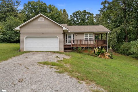 700 Twilight Court active home in Keowee Cove, Seneca, SC