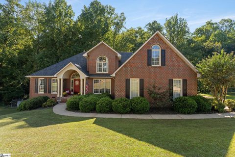 209 Woodbridge Court active home in Glen Laurel, Easley, SC