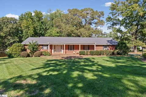102 Lee Street active home in Dalewood Heights, Simpsonville, SC