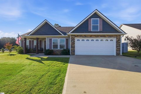 405 Kimbrell Oaks Drive active home in Kimbrell Oaks, Boiling Springs, SC
