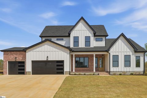 4004 Hollybank Drive active home in McAbee Farms, Spartanburg, SC