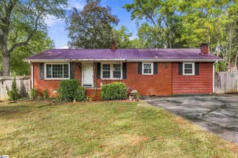 9 El Paso Drive active home in Western Hills, Greenville, SC