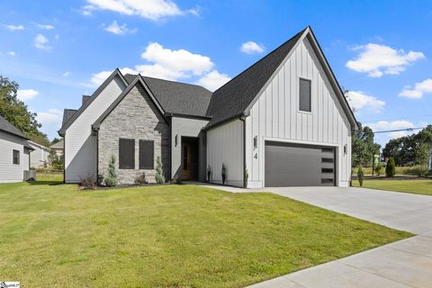 18 Aetna Spring Court active home in Aetna Springs, Taylors, SC